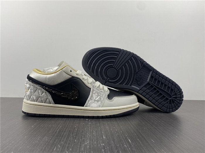 Jordan1 Beaded Swoosh DV1762-001
