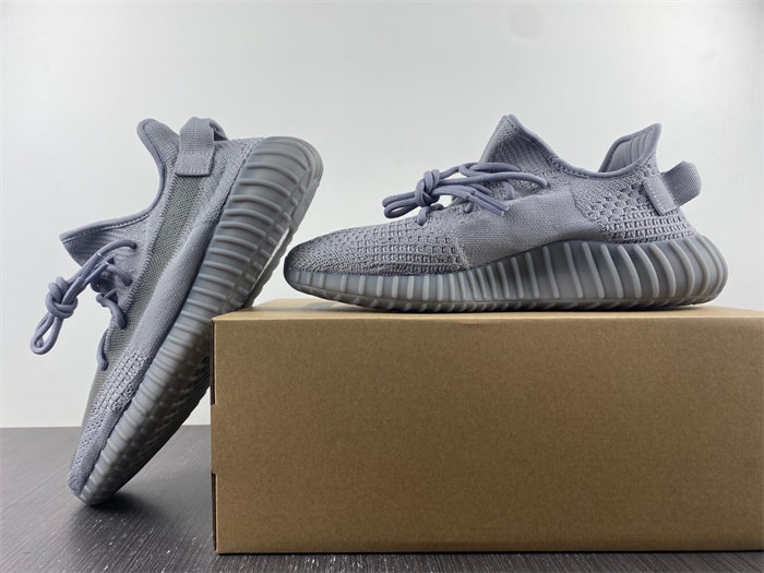 ad*s Y**zy boost 350v2 if3219