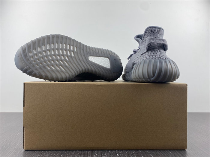 ad*s Y**zy boost 350v2 if3219