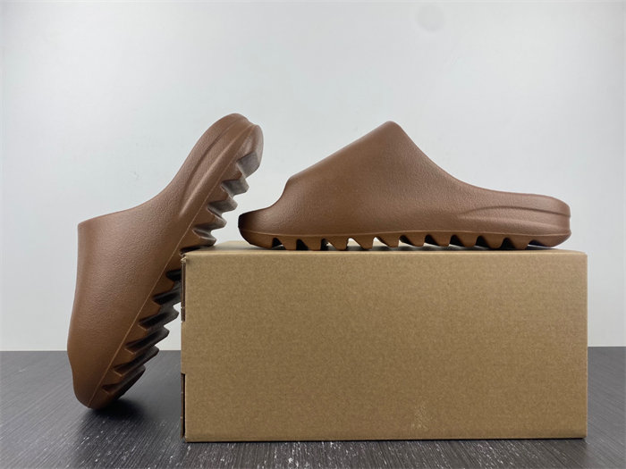 ad*s Y**zy slide flax fz5896