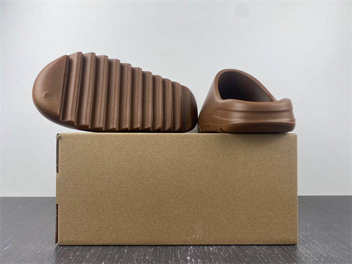 ad*s Y**zy slide flax fz5896
