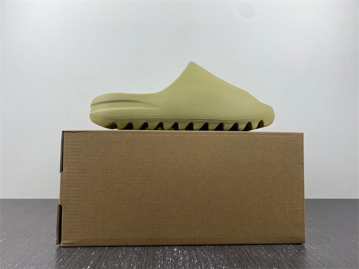 ad*s Y**zy slide green fz5904