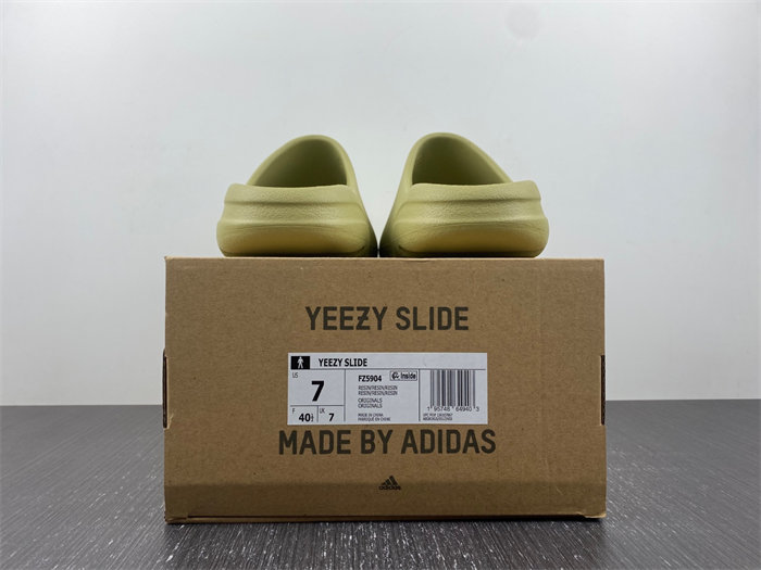 ad*s Y**zy slide green fz5904