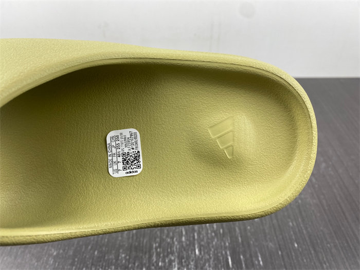 ad*s Y**zy slide green fz5904