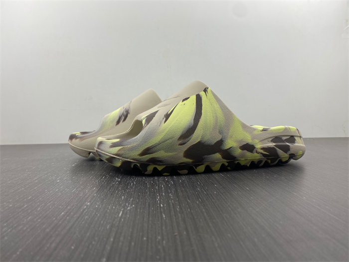 ad*s Y**zy slide fz5899