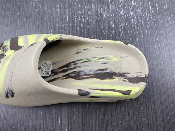 ad*s Y**zy slide fz5899