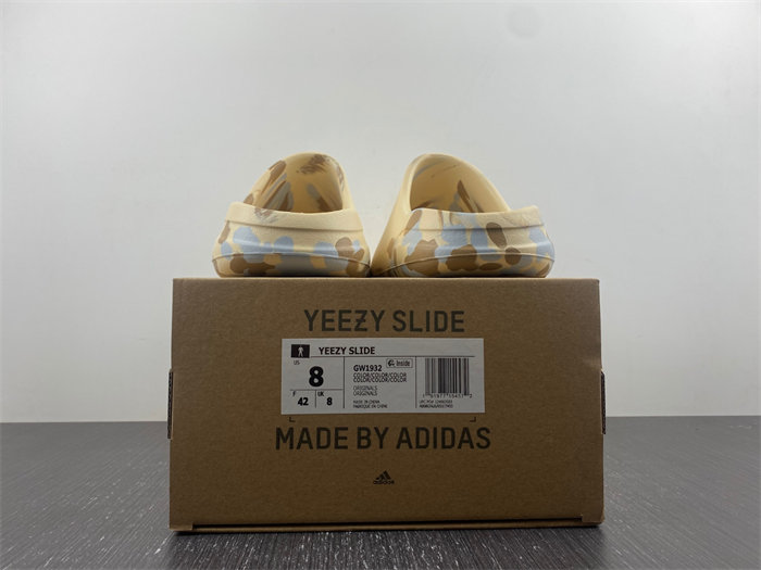 ad*s Y**zy slide gw1932