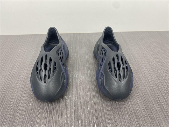 ad*s Y**zy foam rnnr mineral blue gx8506