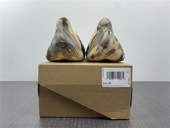 ad*s Y**zy foam rnnr mx cream clay gx8802