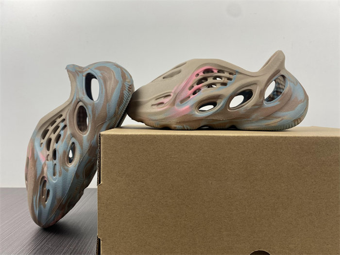 ad*s Y**zy foam rnnr mx sand grey gy3970