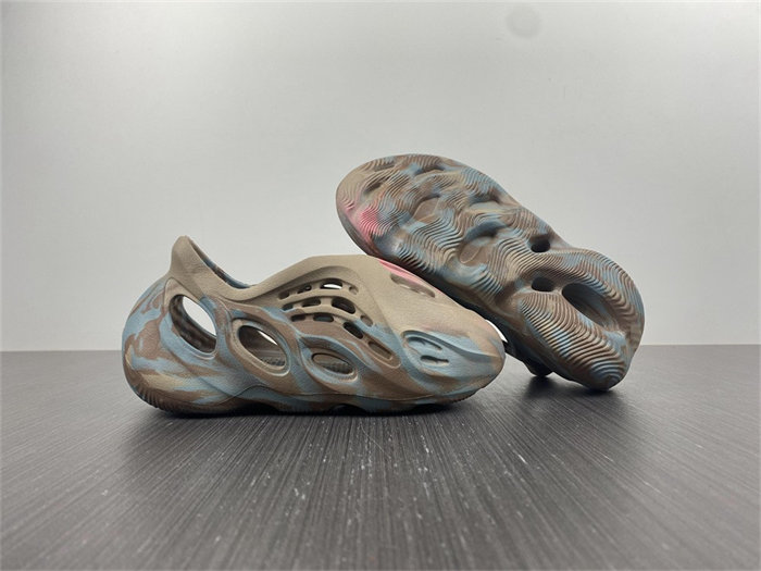 ad*s Y**zy foam rnnr mx sand grey gy3970