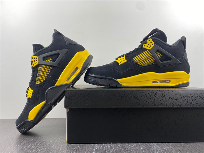 Jordan 4 Retro Thunder DH6927-017