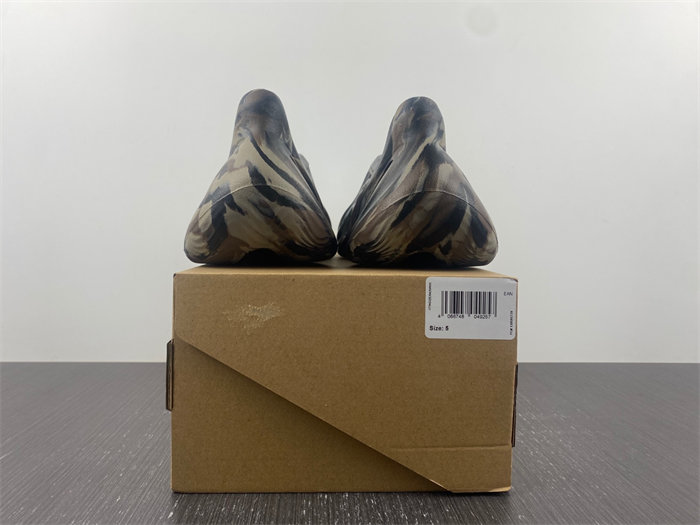 ad*s Y**zy foam rnr mx cinder id4126