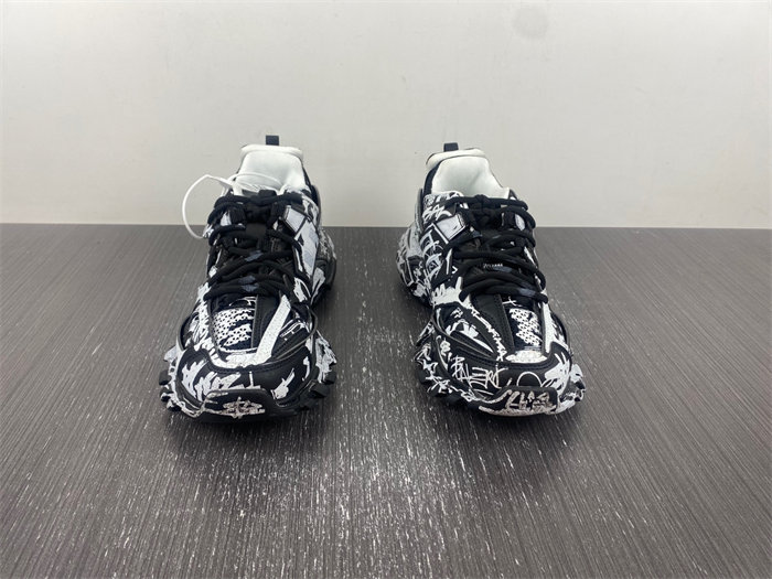 Ba*len*cia*ga track graffiti black white 542023 w3rra 1090