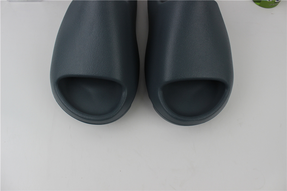 ad*s Y**zy slide “slate marine”