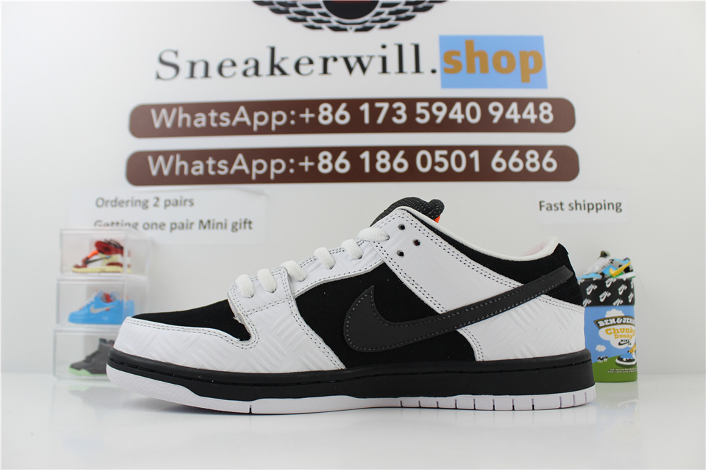 TIGHTBOOTH X Nike SB Dunk Low
