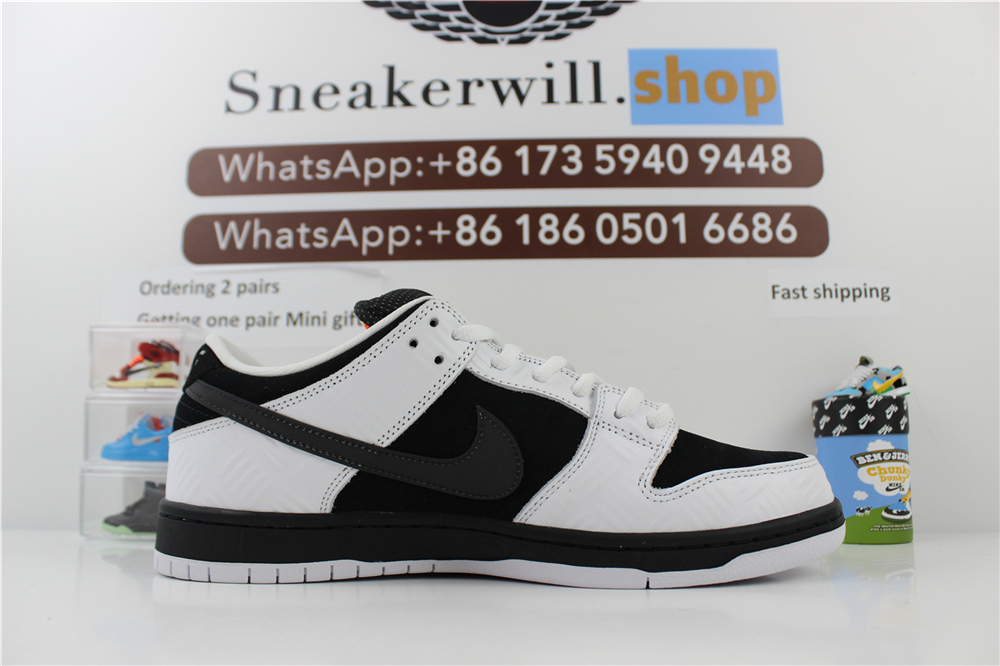 TIGHTBOOTH X Nike SB Dunk Low