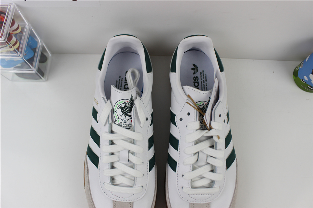 Ad*s samba white green