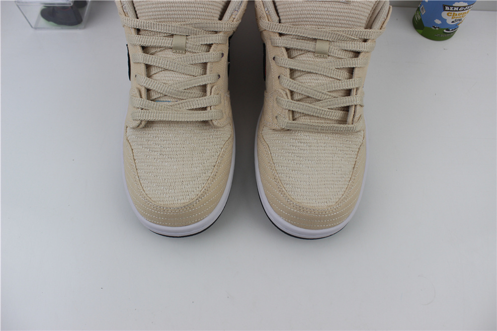 GOAT Albino & Preto X Nike SB Dunk Low