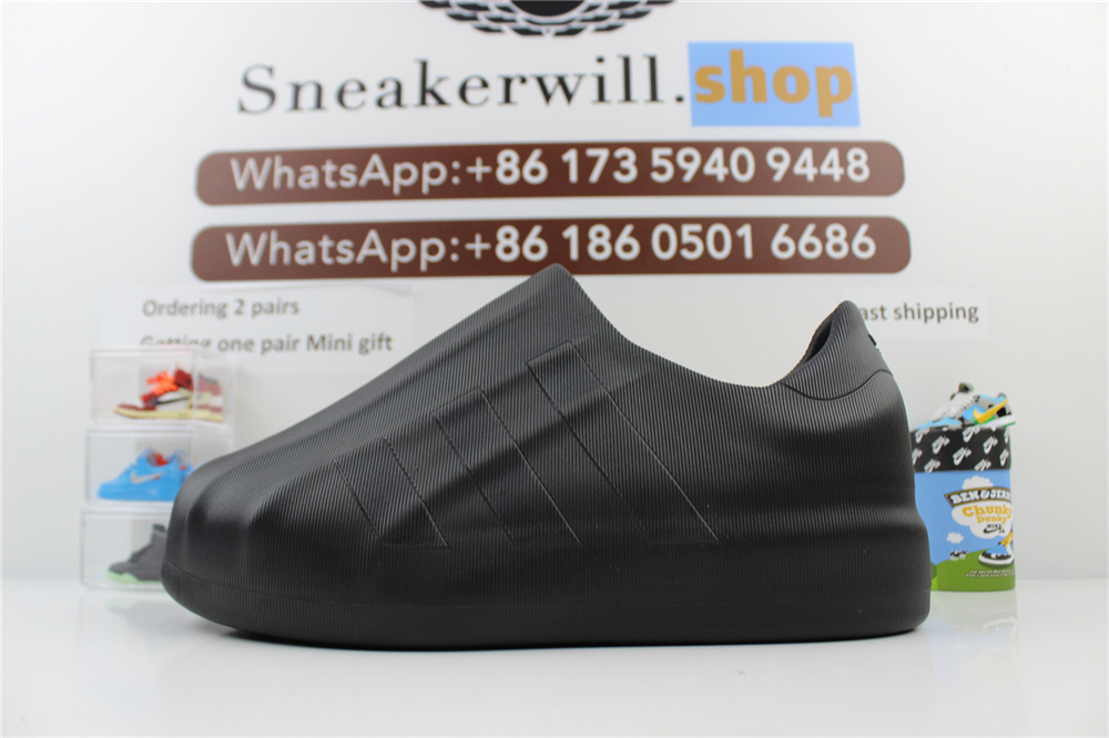ad*s adifom S*perstar “triple black