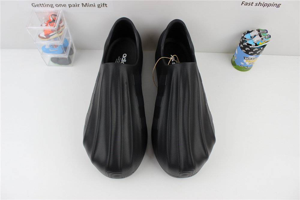 ad*s adifom S*perstar “triple black