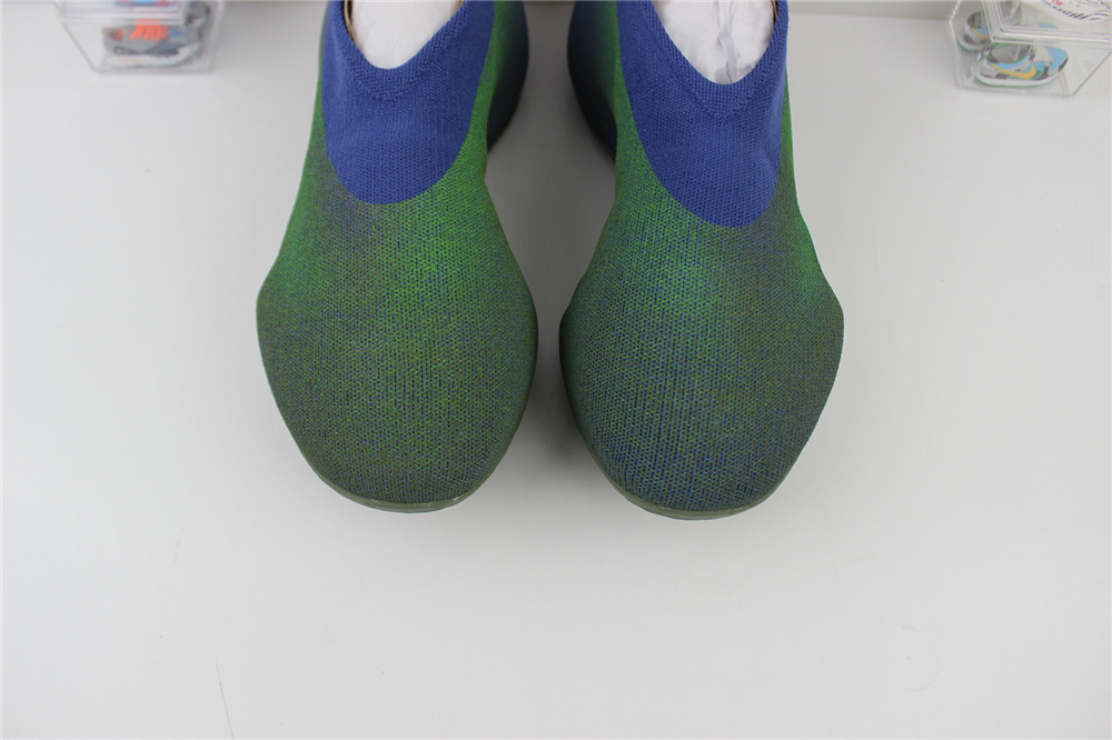 ad*s Y**zy knit rnr “faded azure”