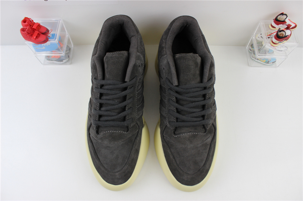 fog x Ad*s forum 86 lo carbon grey