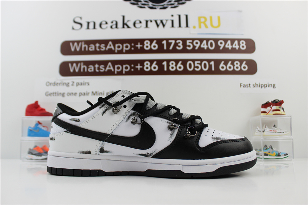 DUNK Low Black White Antique
