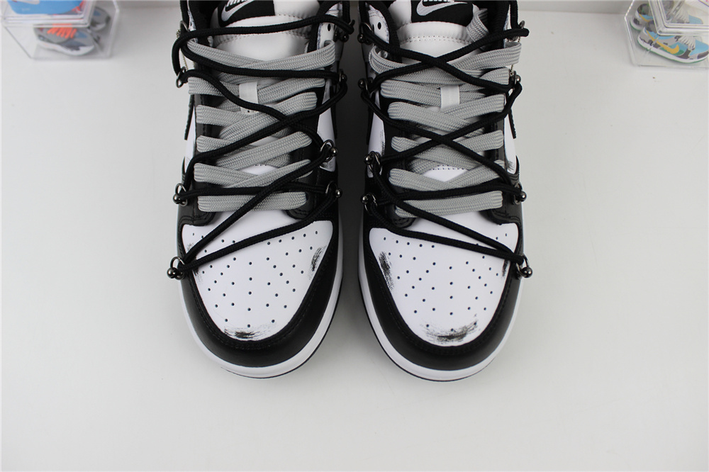 DUNK Low Black White Antique