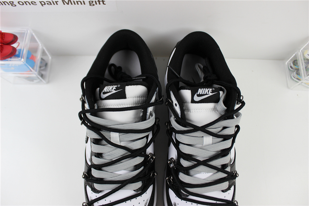 DUNK Low Black White Antique