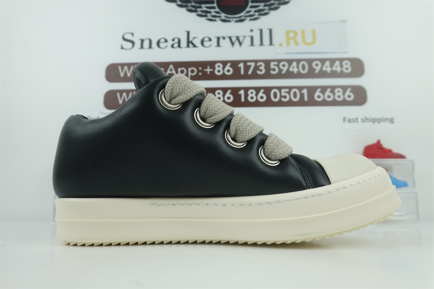 Jumbo Lace Padded Low Sneaker Black