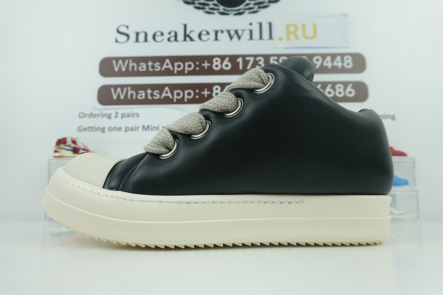Jumbo Lace Padded Low Sneaker Black