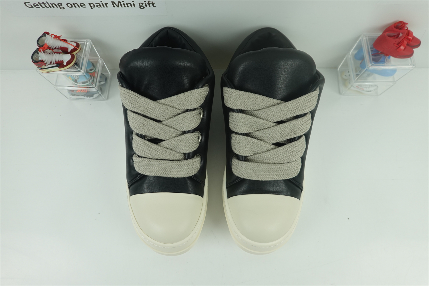 Jumbo Lace Padded Low Sneaker Black