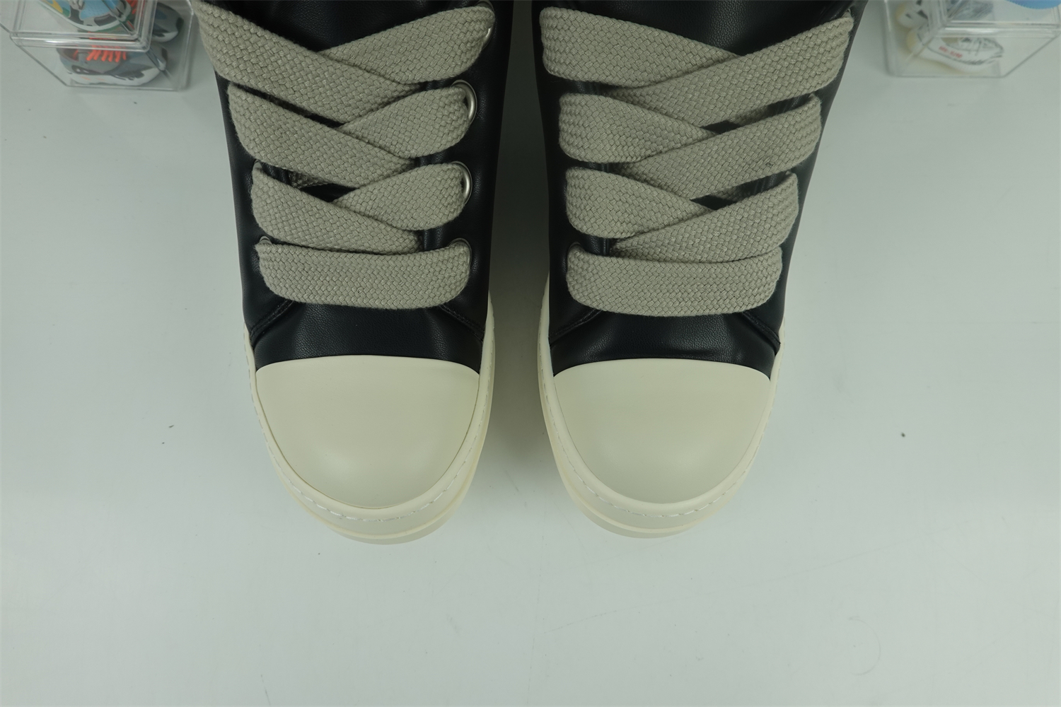 Jumbo Lace Padded Low Sneaker Black