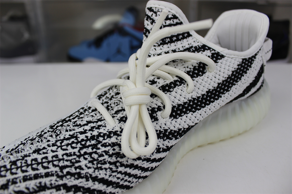 Y**zy 350 v2s white zebra