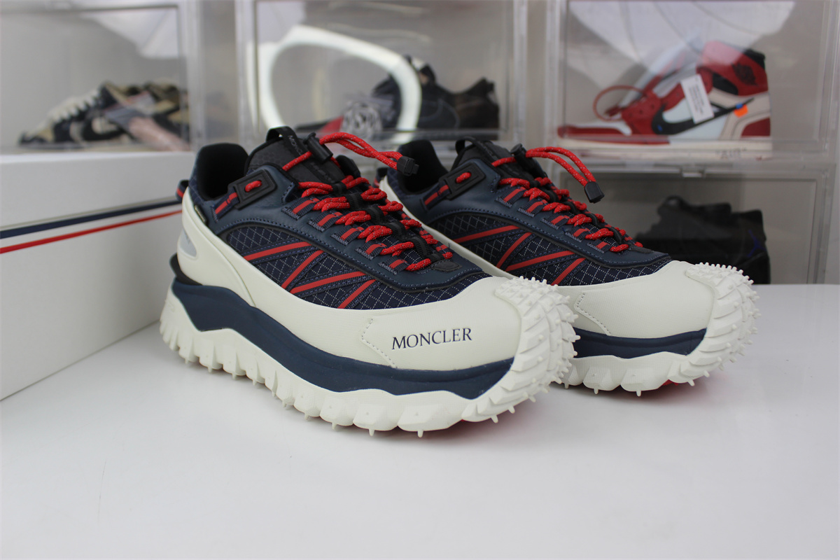 Moncler Trailgrap in blue