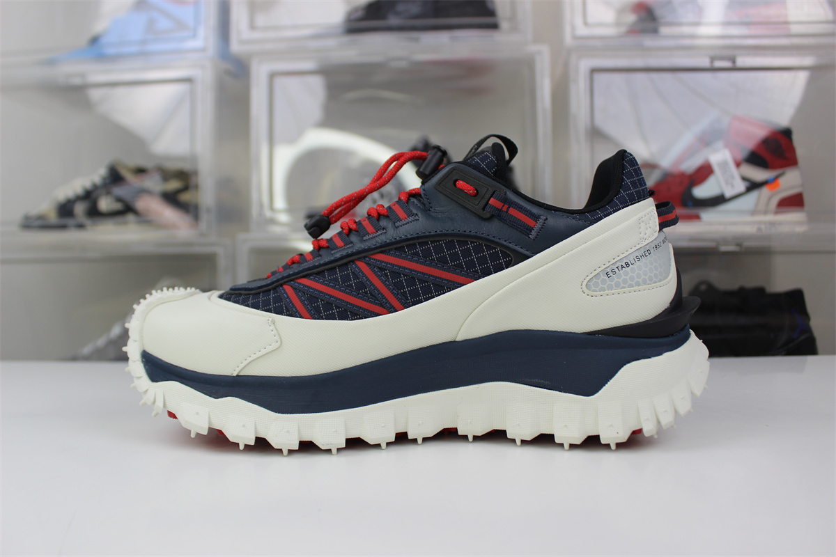 Moncler Trailgrap in blue