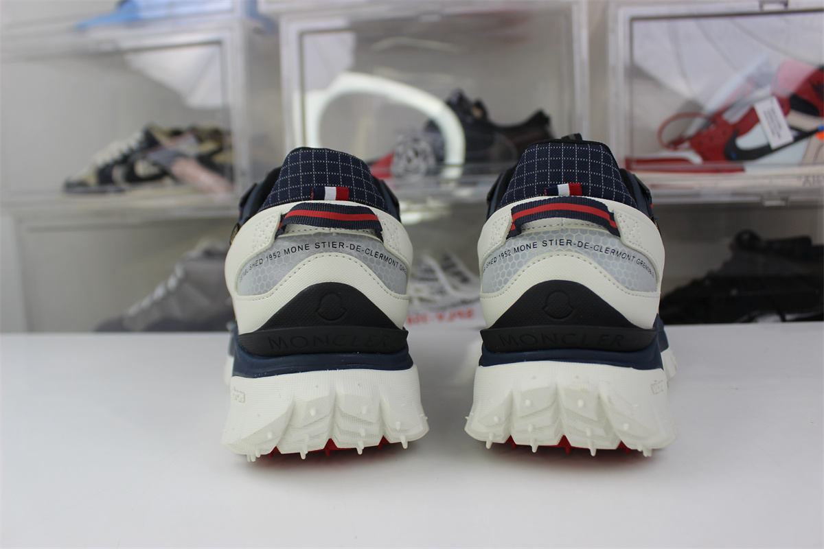 Moncler Trailgrap in blue