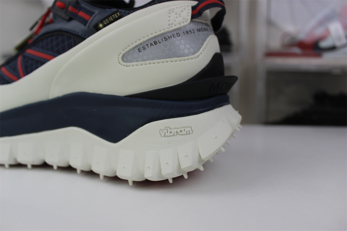 Moncler Trailgrap in blue