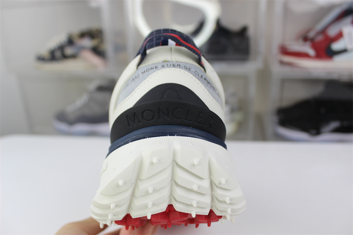 Moncler Trailgrap in blue