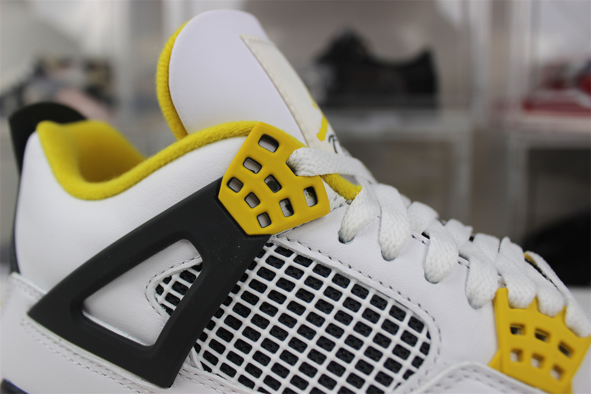 Air Jordan 4 “Vivid Sulfur”