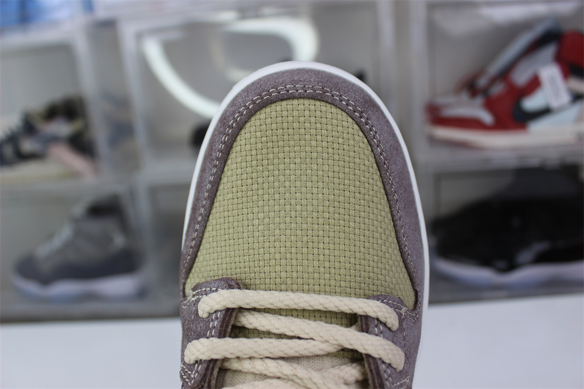 Nike SB Dunk Low “Big Money Savings”