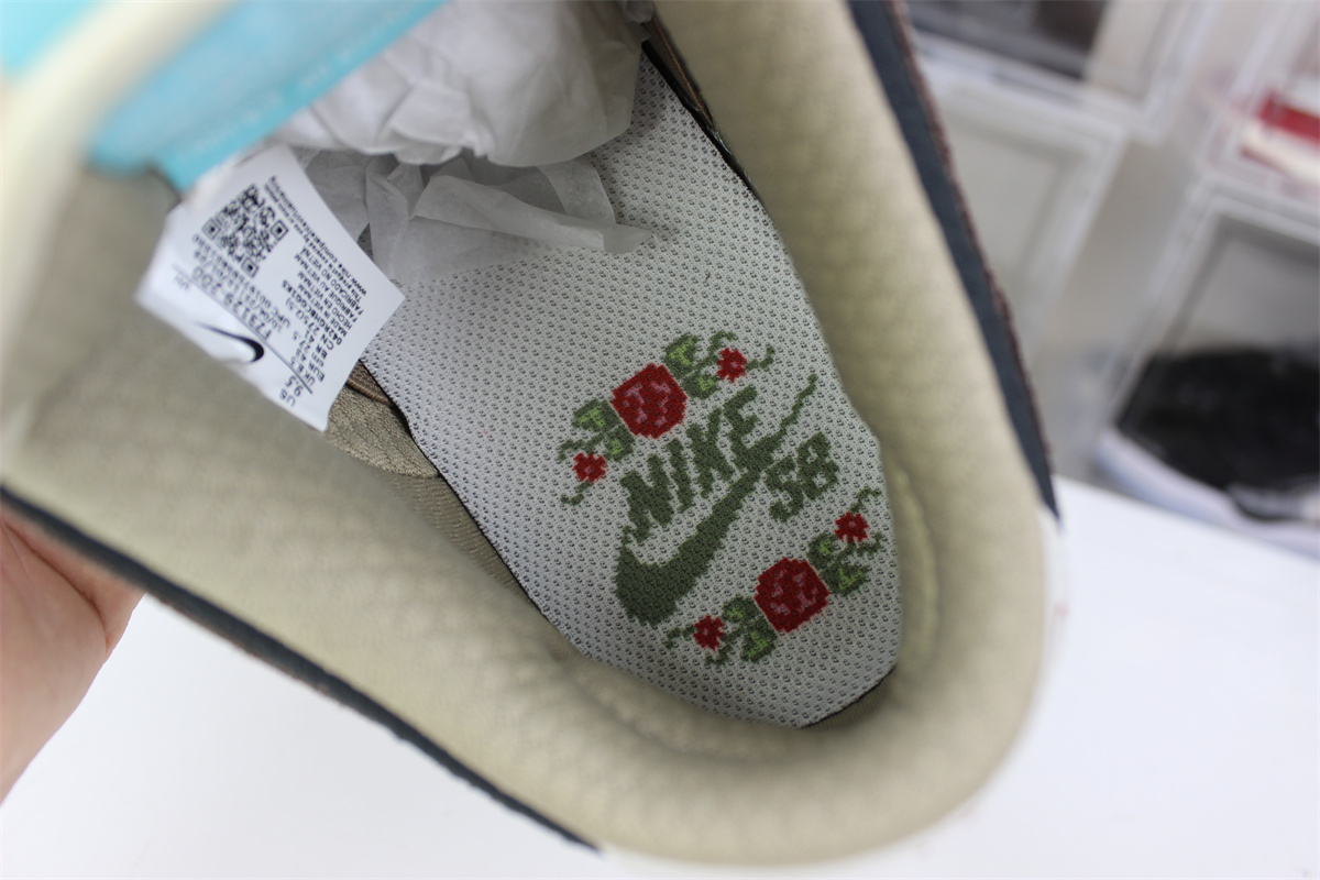 Nike SB Dunk Low “Big Money Savings”