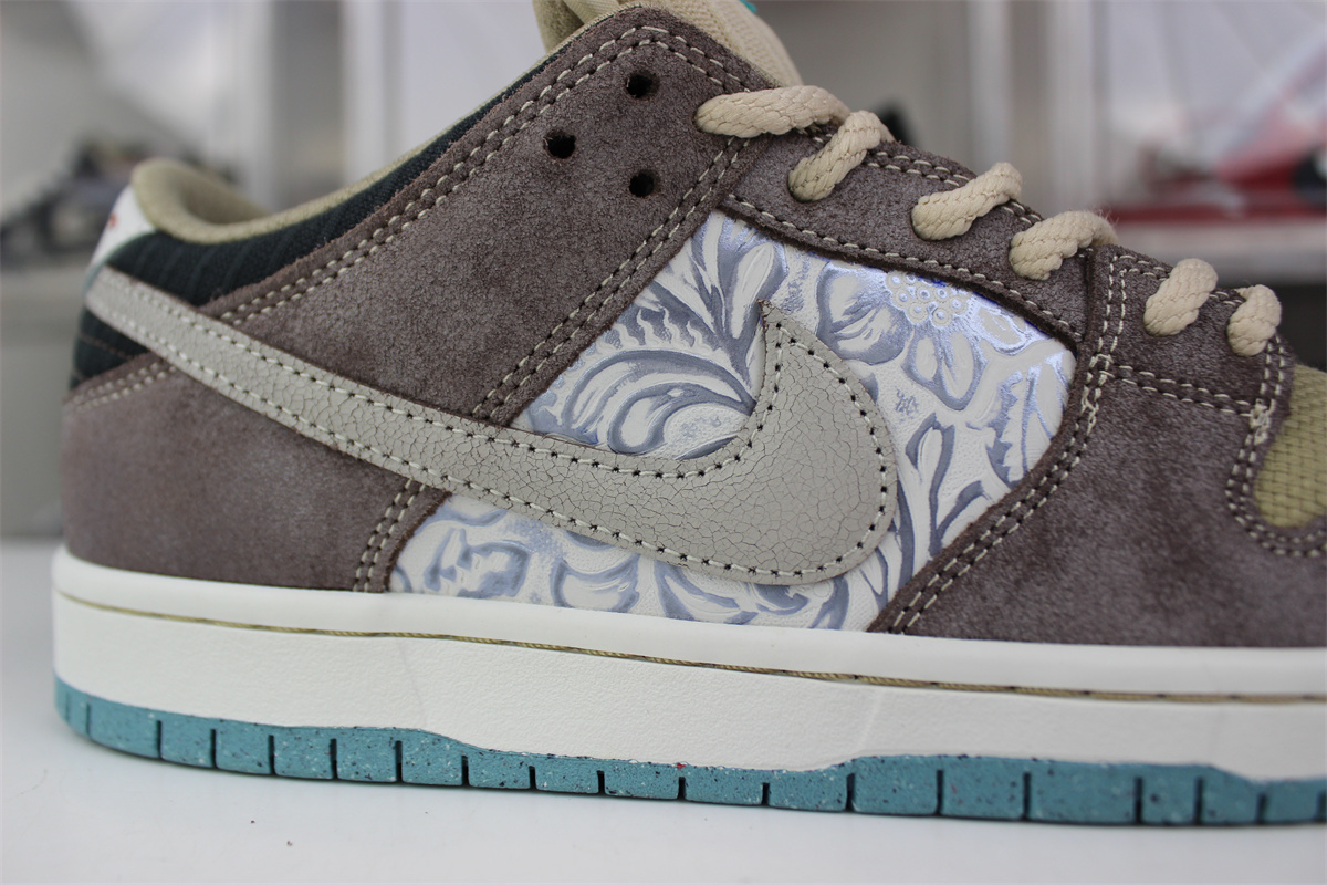 Nike SB Dunk Low “Big Money Savings”