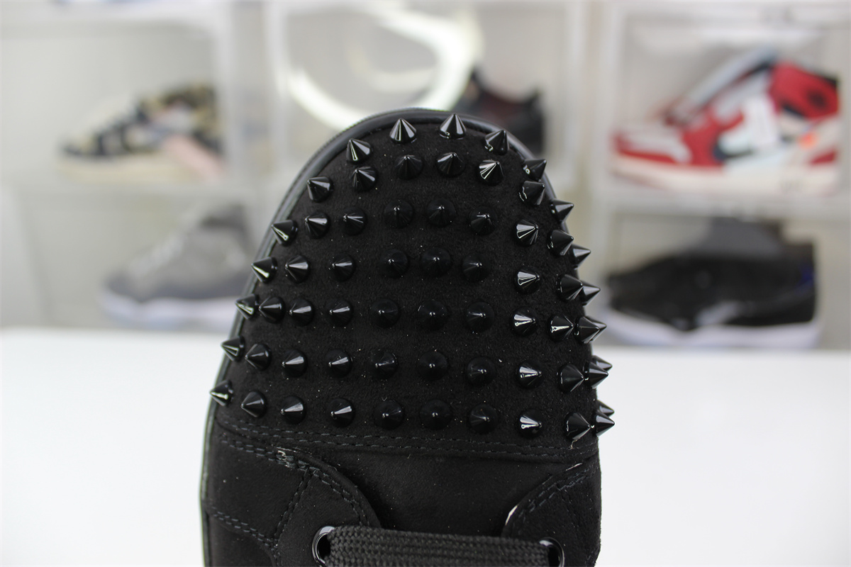 Ch**an louboutin black  (pick full euro size)