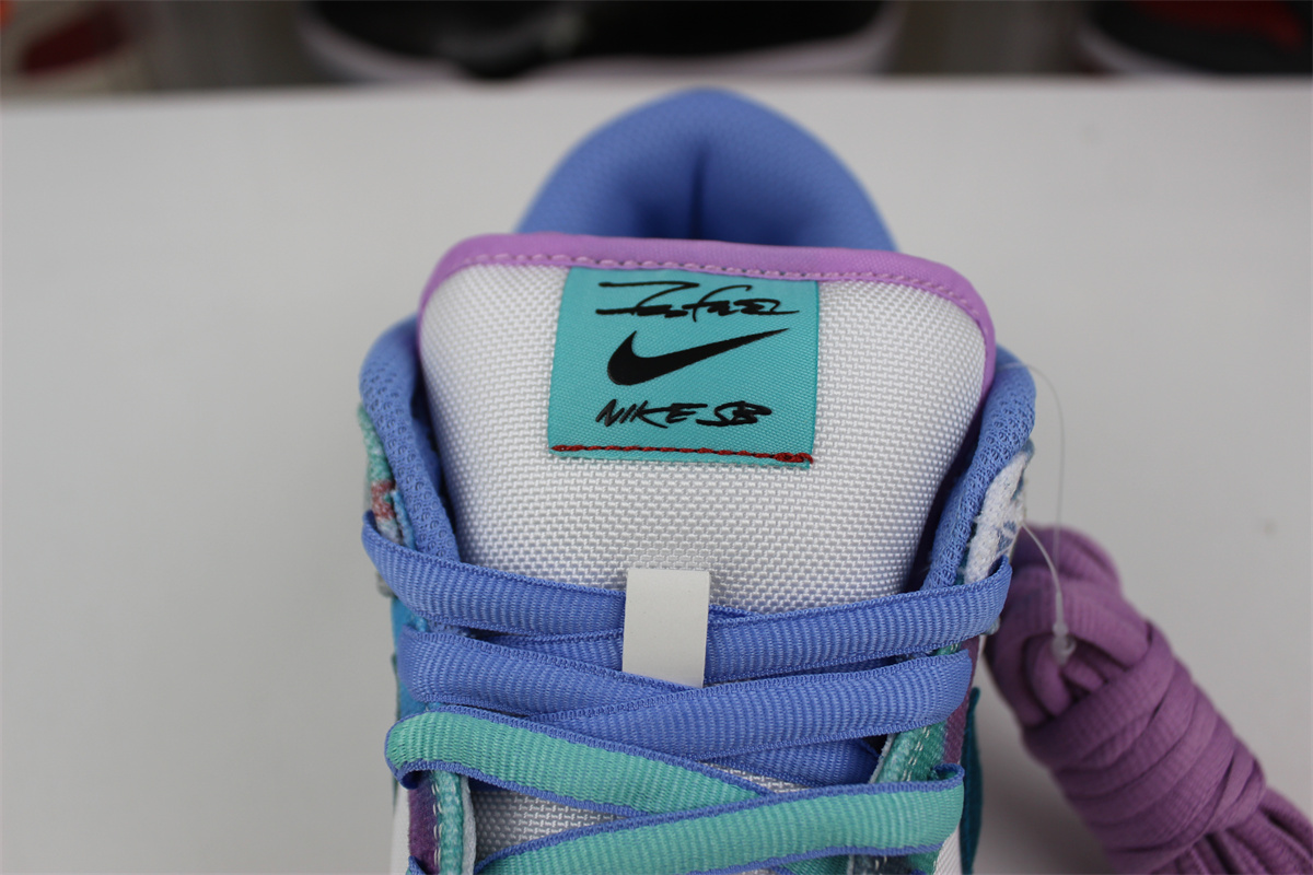 Futura Laboratories x Nike SB Dunk Low