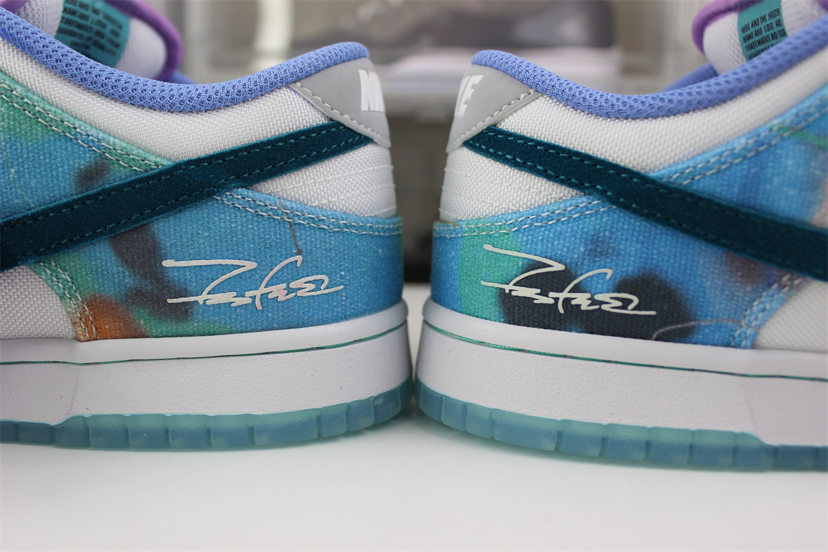 Futura Laboratories x Nike SB Dunk Low