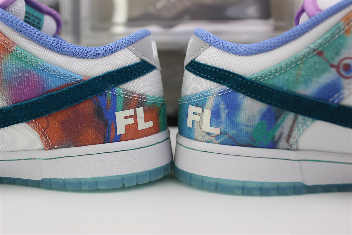 Futura Laboratories x Nike SB Dunk Low