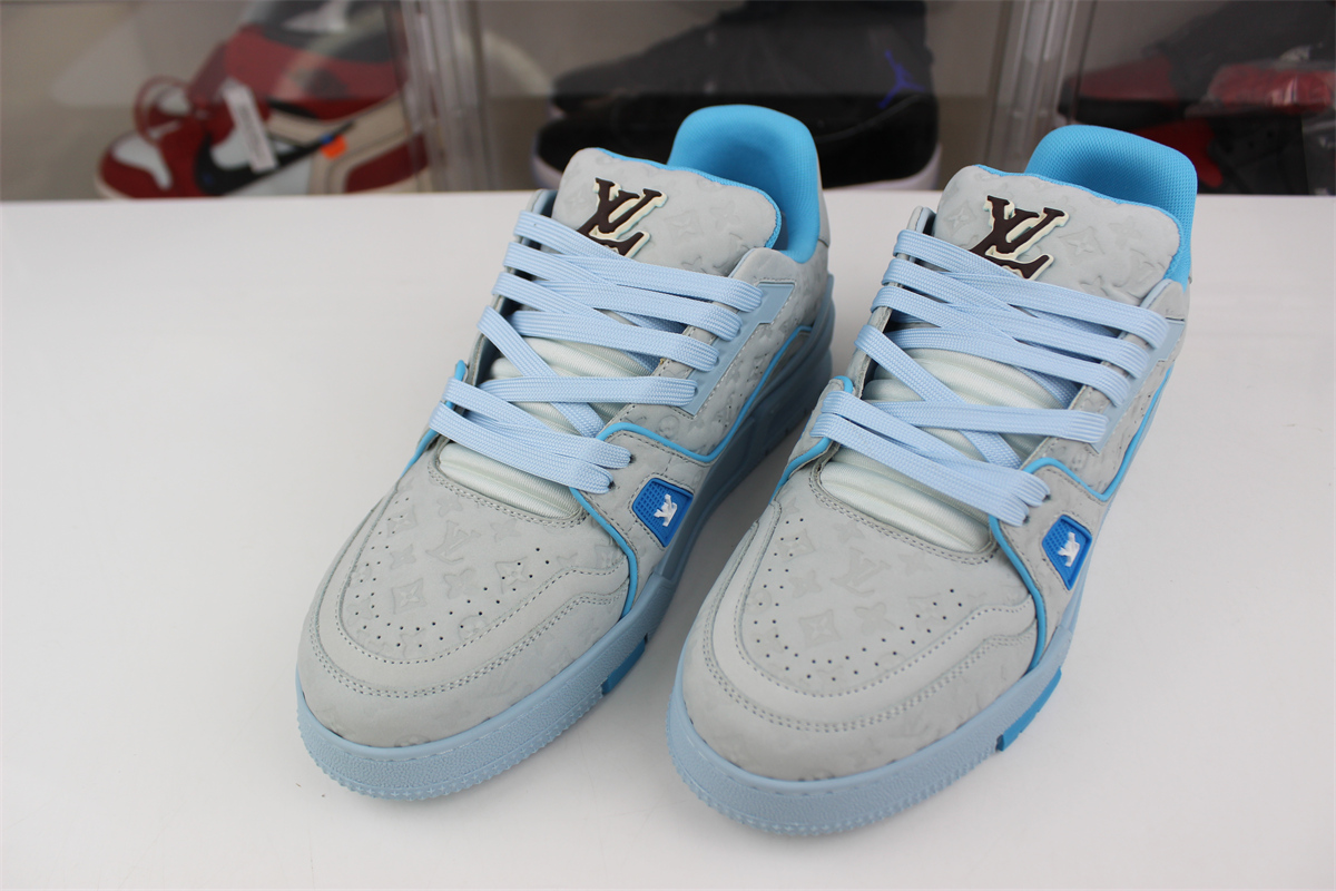 l**is V*t*n blue grey