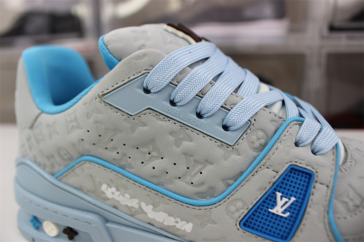 l**is V*t*n blue grey